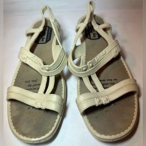 Happy Feet Vintage 70s Low Heel T-Strap Sandals in White Size 9